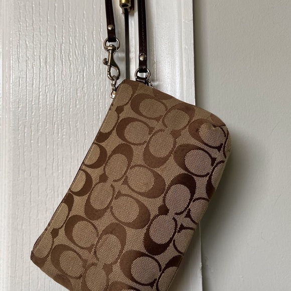 Coach wristlet. - Picture 14 of 16